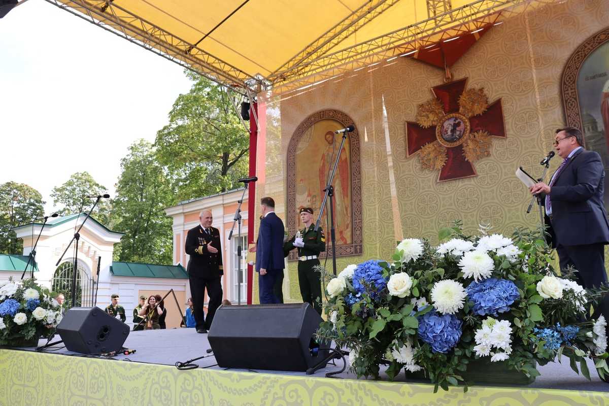 Директору академии вручили премию