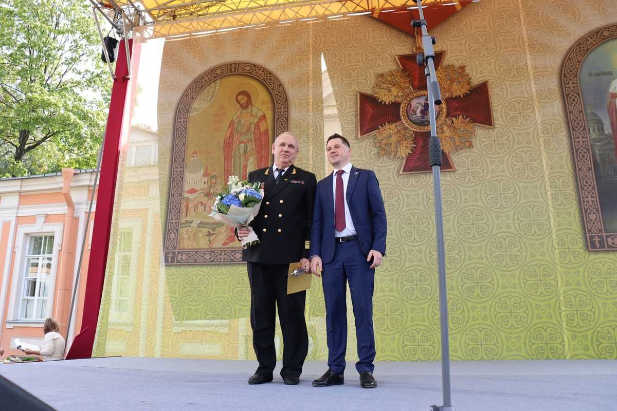 Директору академии вручили премию