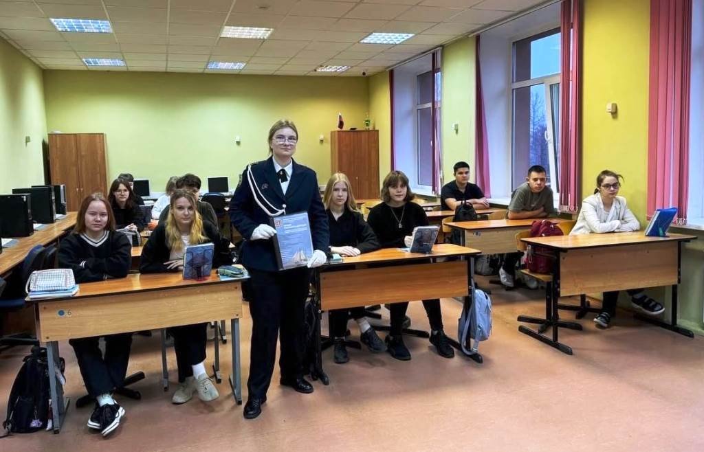Курсанты идут в школу