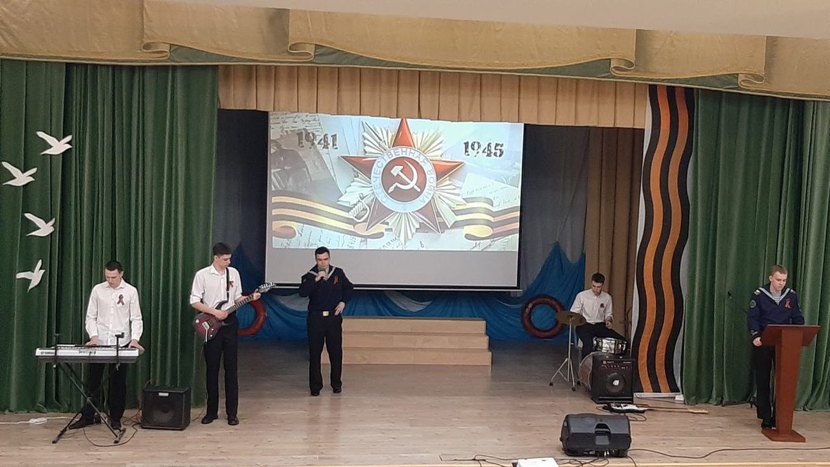 Почтили память