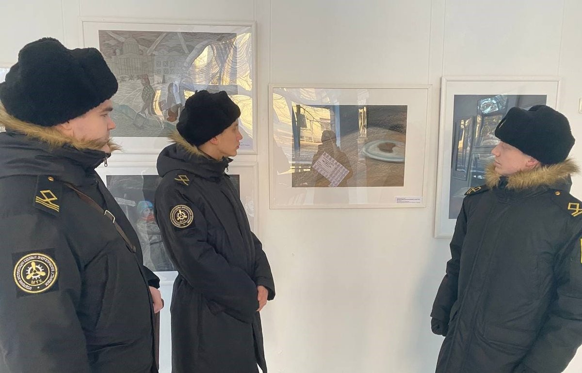 Курсанты академии посетили выставку «Ленинградский метроном»
