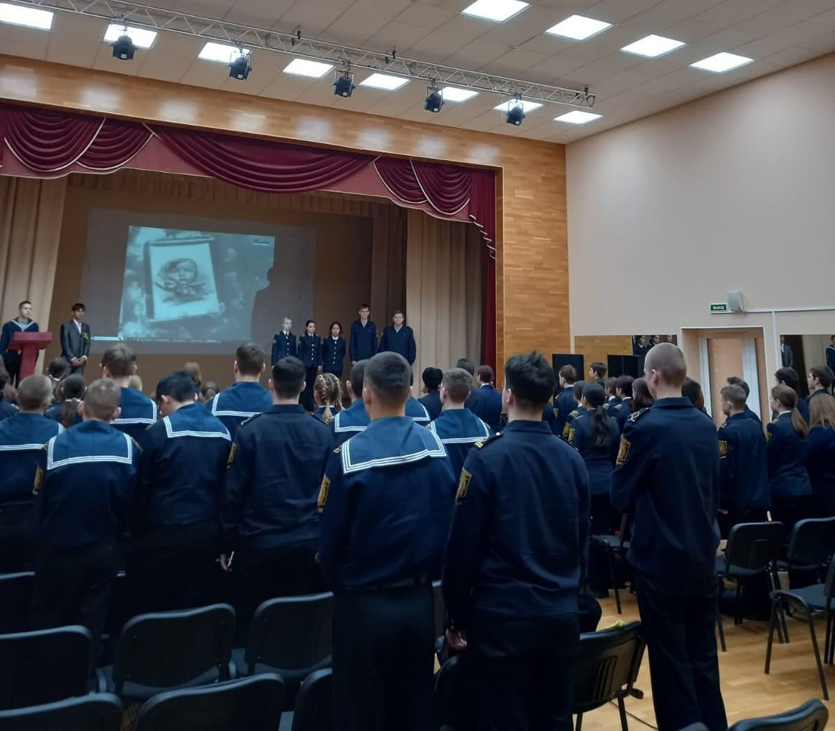 Курсанты академии попробовали блокадный хлеб Курсанты академии попробовали блокадный хлеб