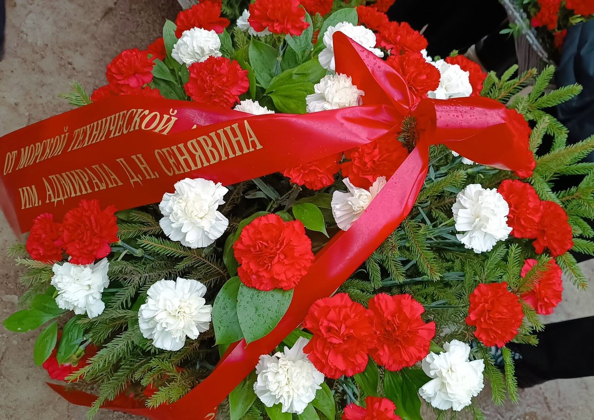 Торжественная церемония у памятника «Царь-плотник» Торжественная церемония у памятника «Царь-плотник»