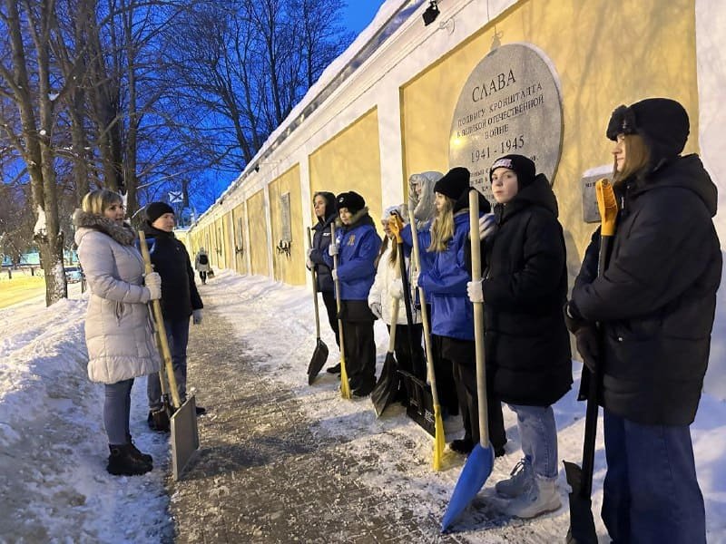 Волонтерская работа по благоустройству памятных мест Волонтерская работа по благоустройству памятных мест