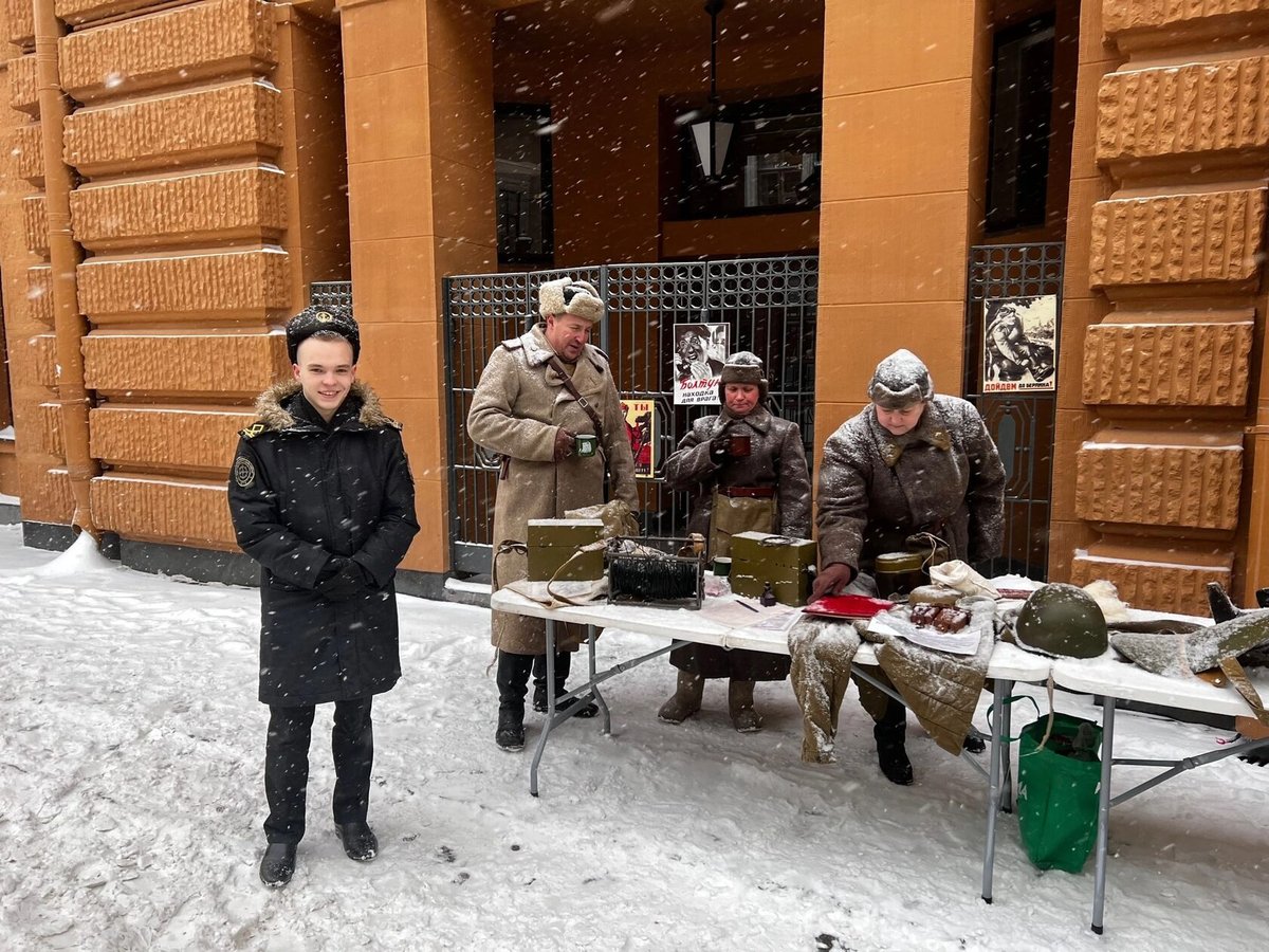 Открытый микрофон в честь мужества ленинградцев Открытый микрофон в честь мужества ленинградцев
