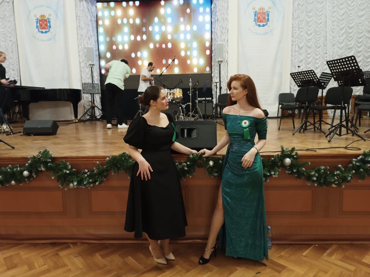 Лучшие курсанты академии побывали на Губернаторском новогоднем балу