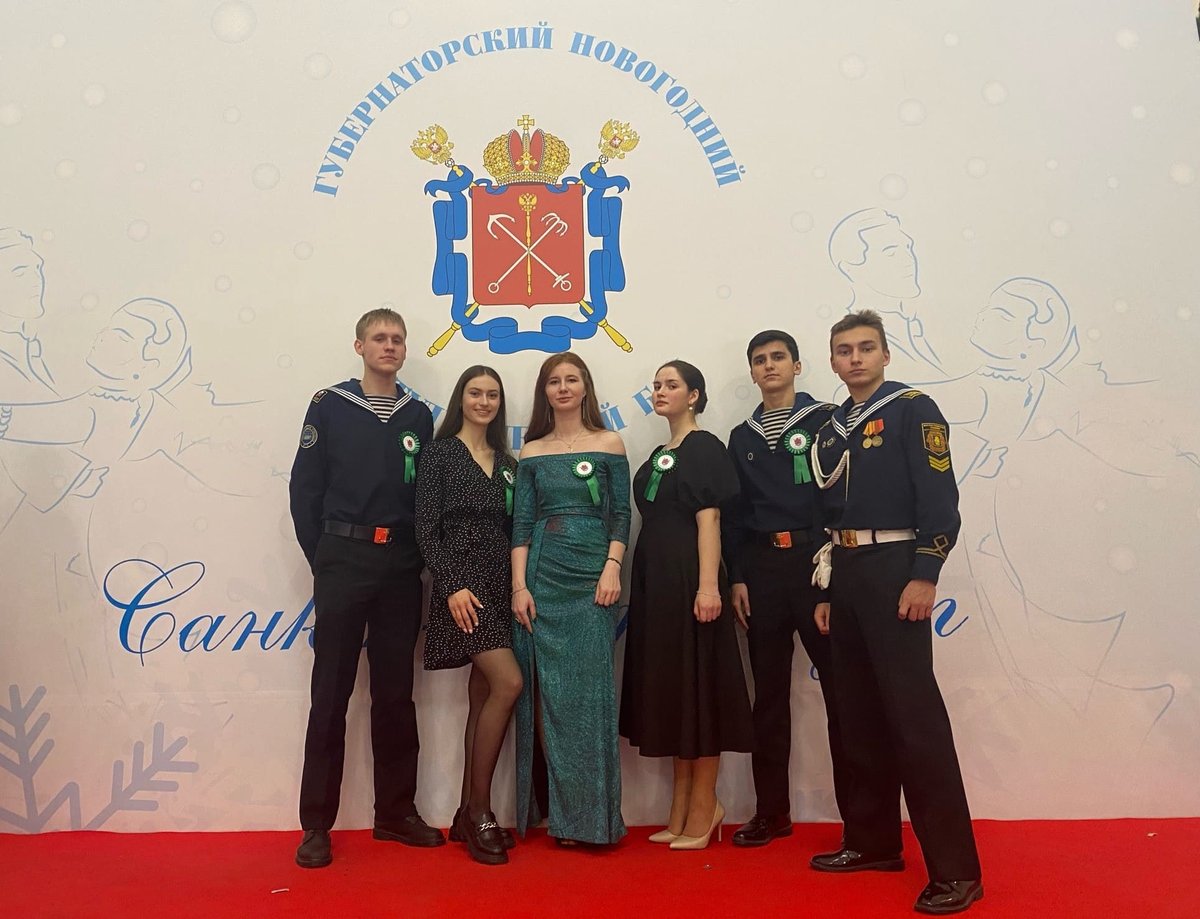 Лучшие курсанты академии побывали на Губернаторском новогоднем балу