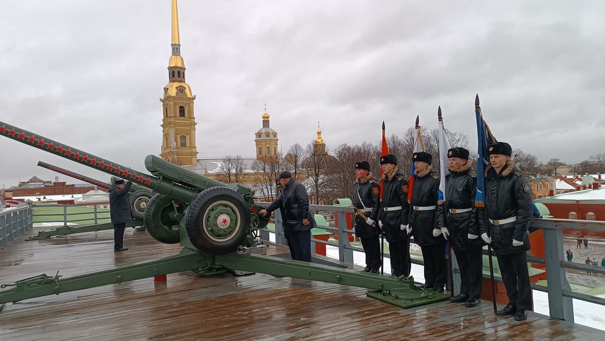 Полуденный выстрел в честь основания «Полярного конвоя» Полуденный выстрел в честь основания «Полярного конвоя»
