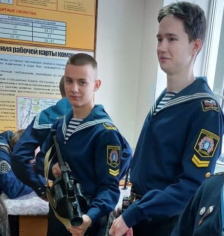 Сотрудники спецназа «Тайфун» провели урок мужества для курсантов Сотрудники спецназа «Тайфун» провели урок мужества для курсантов