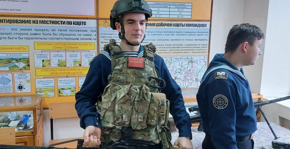 Сотрудники спецназа «Тайфун» провели урок мужества для курсантов Сотрудники спецназа «Тайфун» провели урок мужества для курсантов