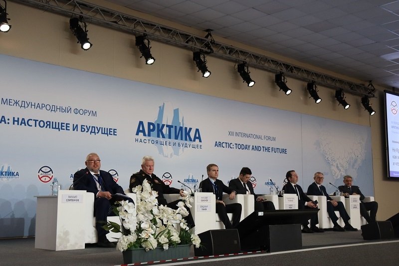Представители академии посетили Международный форум Представители академии посетили Международный форум