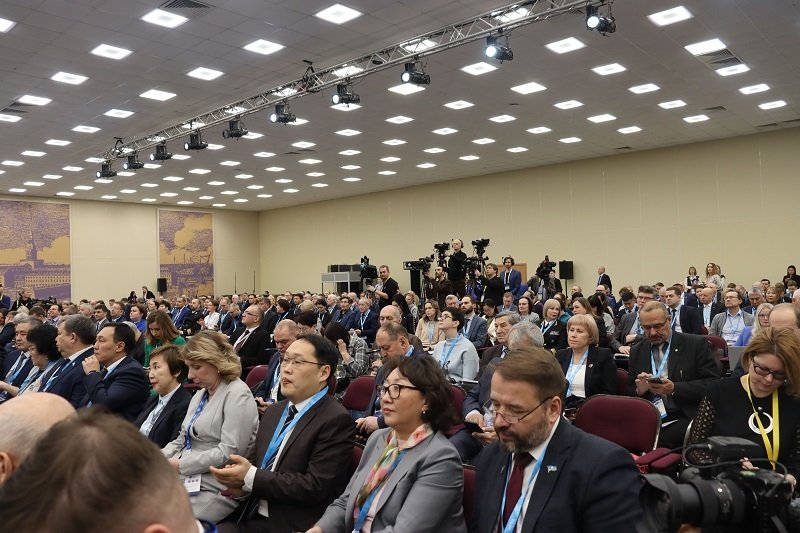 Представители академии посетили Международный форум Представители академии посетили Международный форум