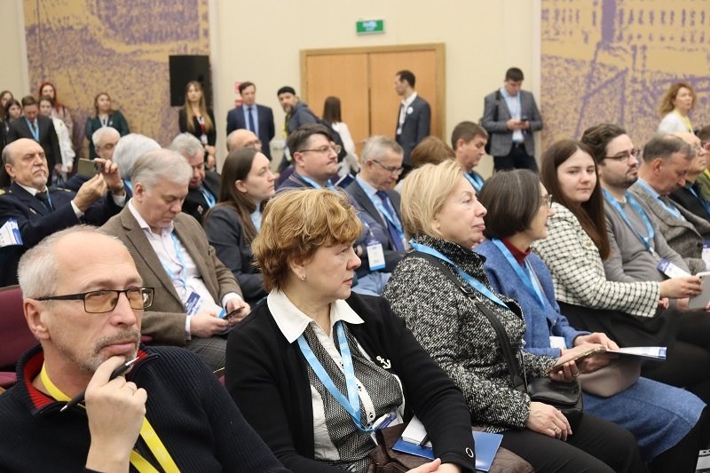 Представители академии посетили Международный форум Представители академии посетили Международный форум