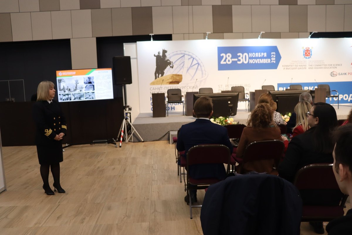 Стенд академии пользовался популярностью у посетителей научно-образовательного салона