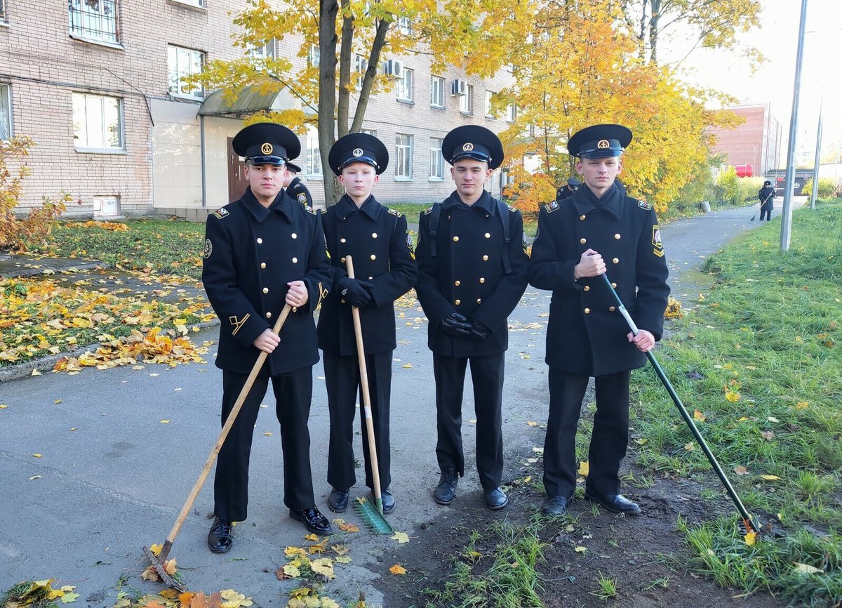 Курсанты и преподаватели академии присоединились к общегородскому субботнику Курсанты и преподаватели академии присоединились к общегородскому субботнику