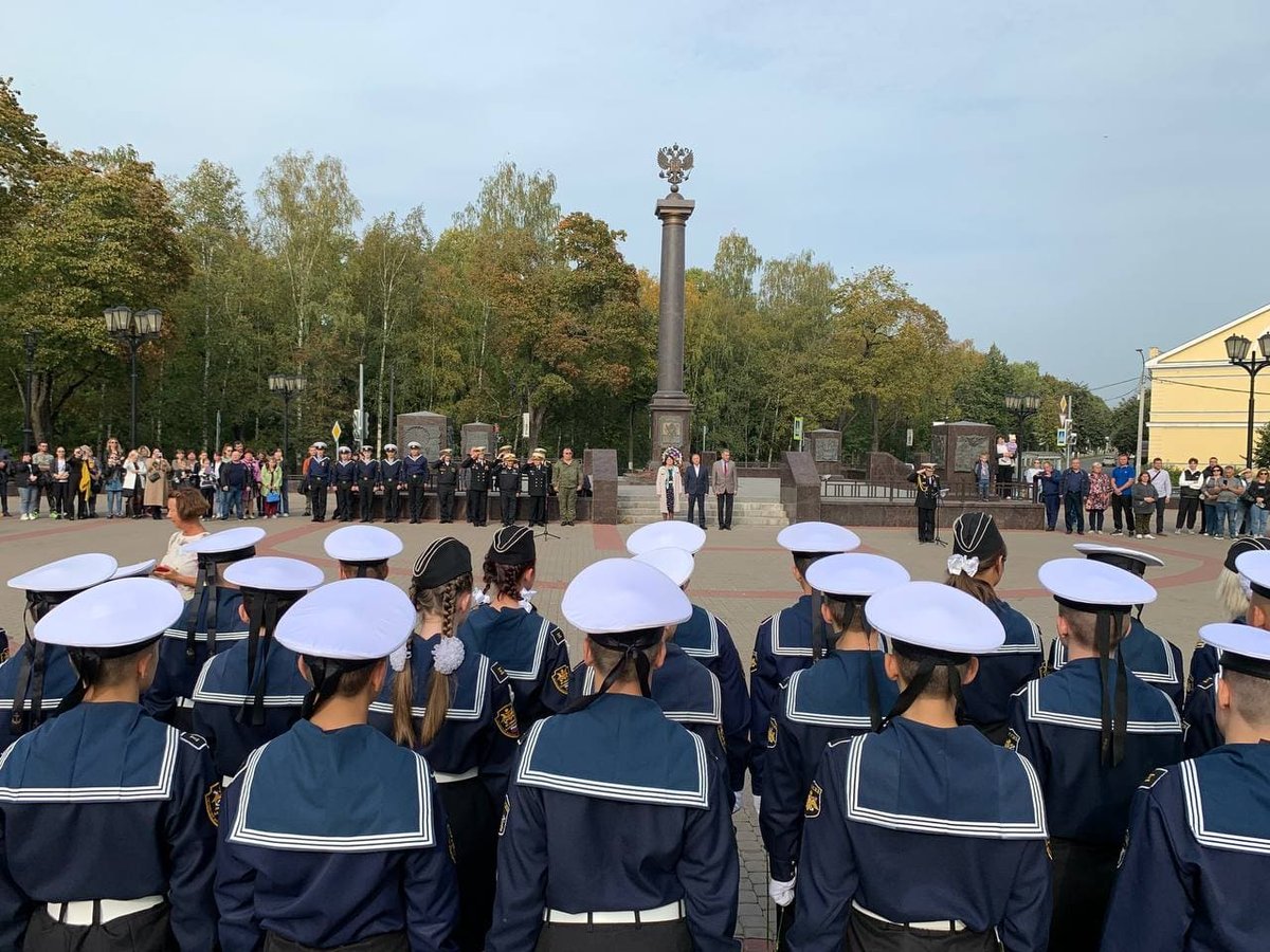 Курсанты академии приняли участие в юбилейном посвящении в морские кадеты Курсанты академии приняли участие в юбилейном посвящении в морские кадеты