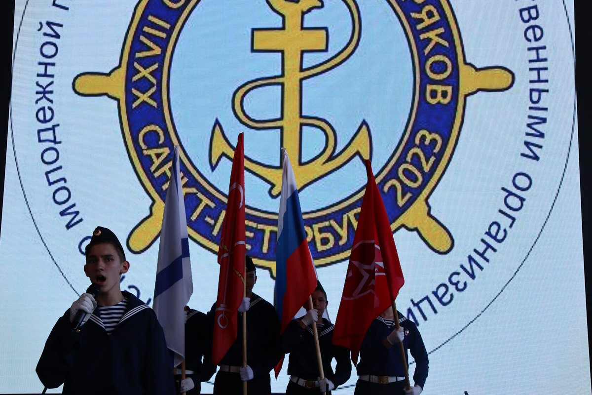 В Кронштадте наградили участников XXVII Слета юных моряков