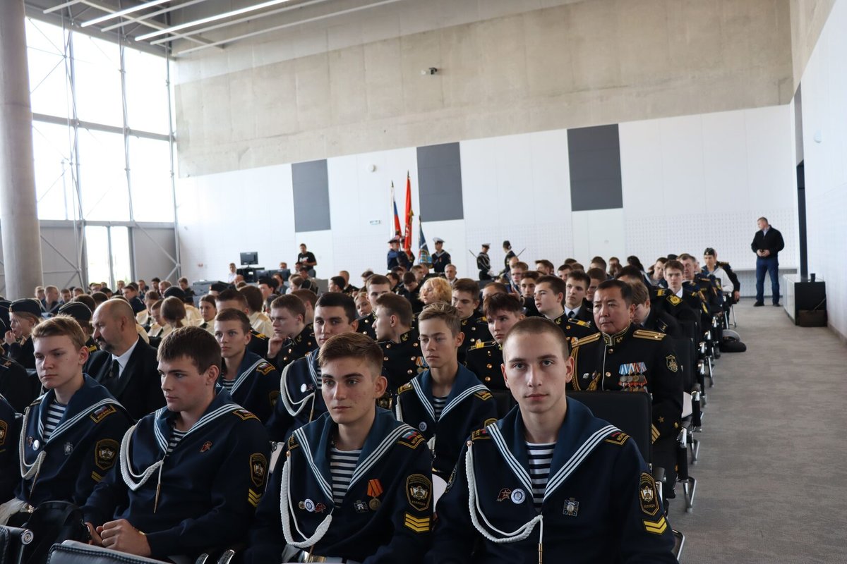 В Кронштадте наградили участников XXVII Слета юных моряков