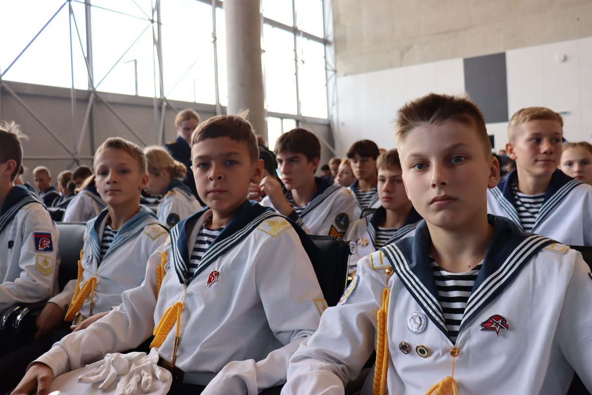 В Кронштадте наградили участников XXVII Слета юных моряков