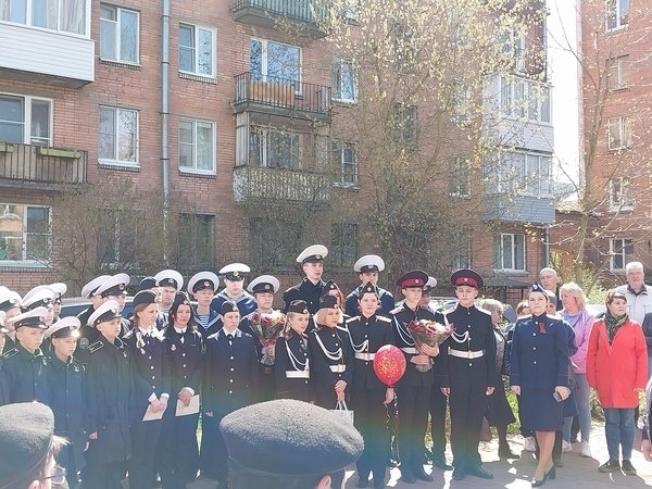 Курсанты МТА приняли участие в акции «Поздравь Ветерана» («Поём двором»)