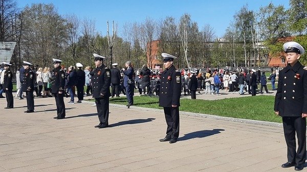 Курсанты МТА приняли участие в торжественно-траурной церемонии на мемориальном кладбище «Журавли»