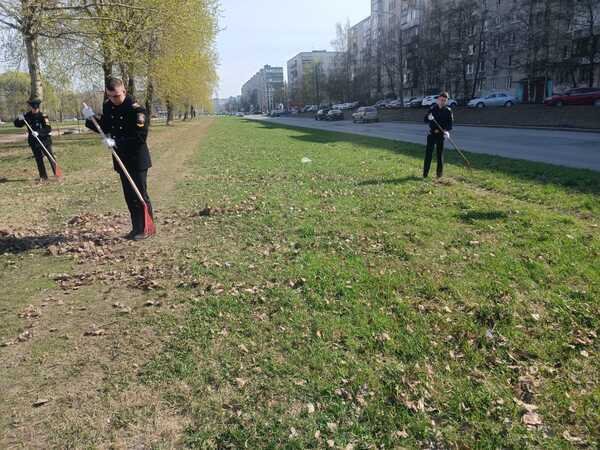 Курсанты МТА на субботнике в парке Строителей Курсанты МТА на субботнике в парке Строителей