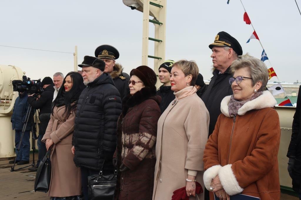 Участие в торжественном поднятии Андреевского флага на палубе музея-ледокола «Красин» Участие в торжественном поднятии Андреевского флага на палубе музея-ледокола «Красин»