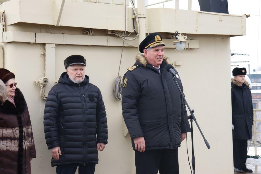 Участие в торжественном поднятии Андреевского флага на палубе музея-ледокола «Красин» Участие в торжественном поднятии Андреевского флага на палубе музея-ледокола «Красин»