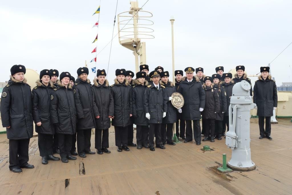 Участие в торжественном поднятии Андреевского флага на палубе музея-ледокола «Красин» Участие в торжественном поднятии Андреевского флага на палубе музея-ледокола «Красин»