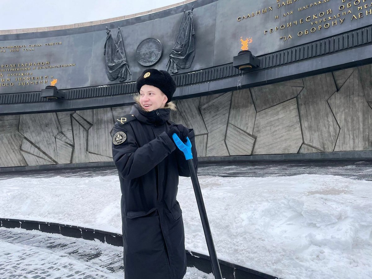 Уборка у Музея Героическим Уборка у Музея Героическим