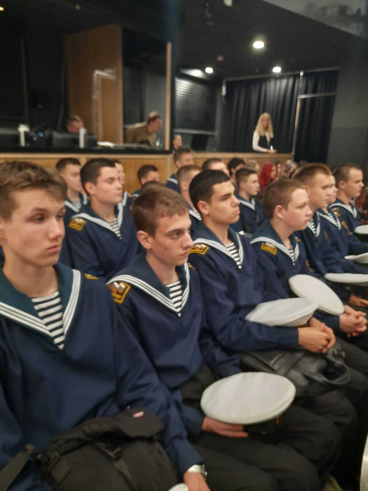 В культурно-досуговом центре «Красногвардейский» прошел фестиваль «Звенья времени» В культурно-досуговом центре «Красногвардейский» прошел фестиваль «Звенья времени»
