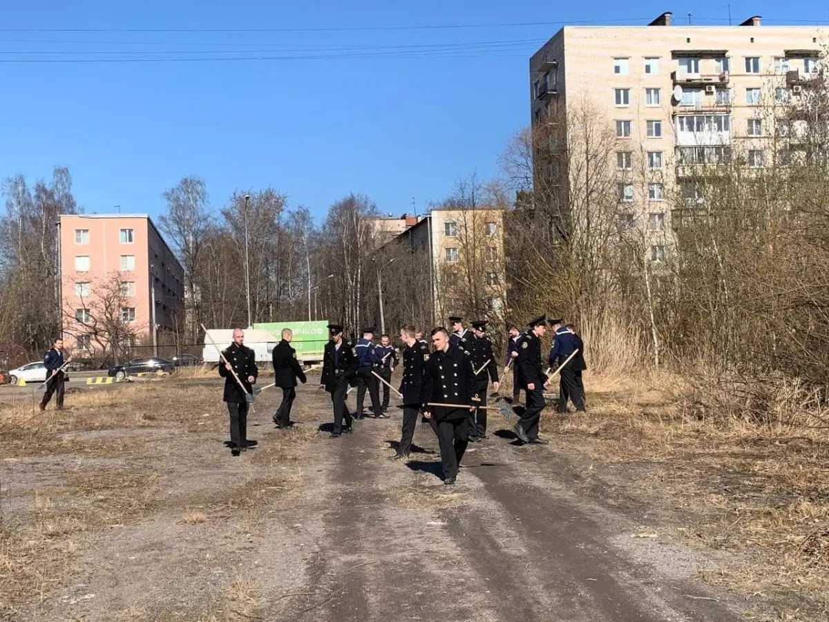 Неделя добра по уборке территории в онкологическом диспансере Неделя добра по уборке территории в онкологическом диспансере