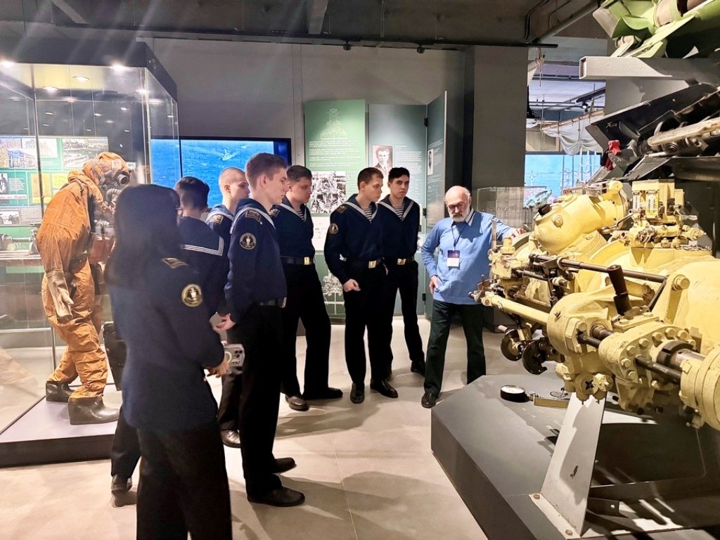 Курсанты Морской технической академии посетили Музей истории кораблестроения