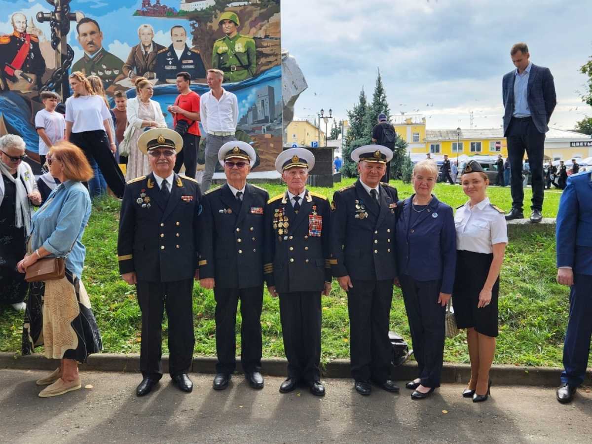 В Боровске отметили 330-летие Военно-морского флота России В Боровске отметили 330-летие Военно-морского флота России