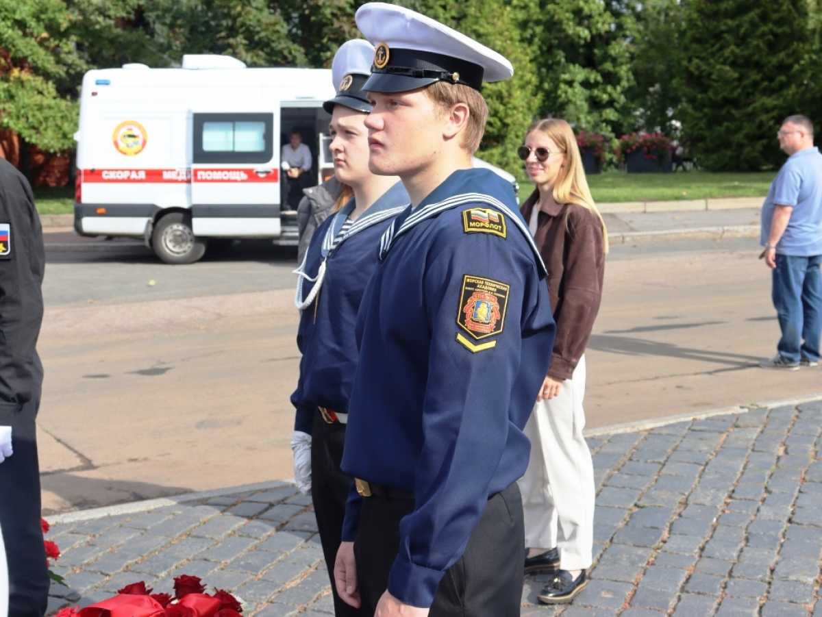 На Якорной площади Кронштадта почтили память участников Таллинского прорыва На Якорной площади Кронштадта почтили память участников Таллинского прорыва