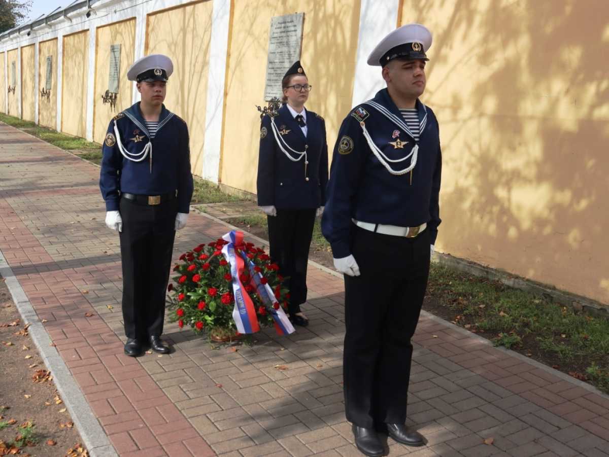 На Якорной площади Кронштадта почтили память участников Таллинского прорыва На Якорной площади Кронштадта почтили память участников Таллинского прорыва