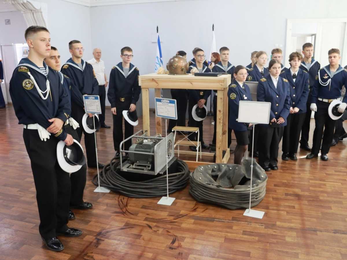 На Якорной площади Кронштадта почтили память участников Таллинского прорыва На Якорной площади Кронштадта почтили память участников Таллинского прорыва