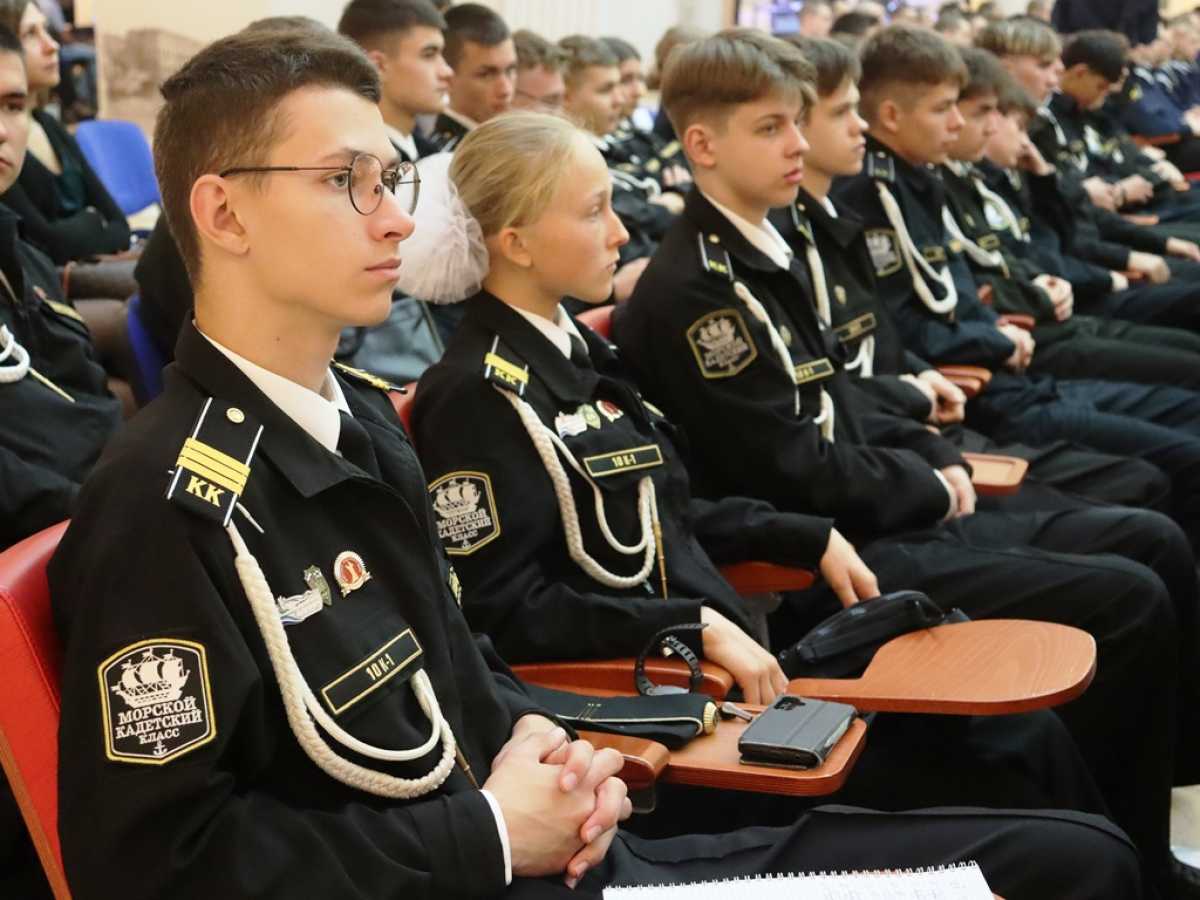 325 лет морскому образованию России 325 лет морскому образованию России