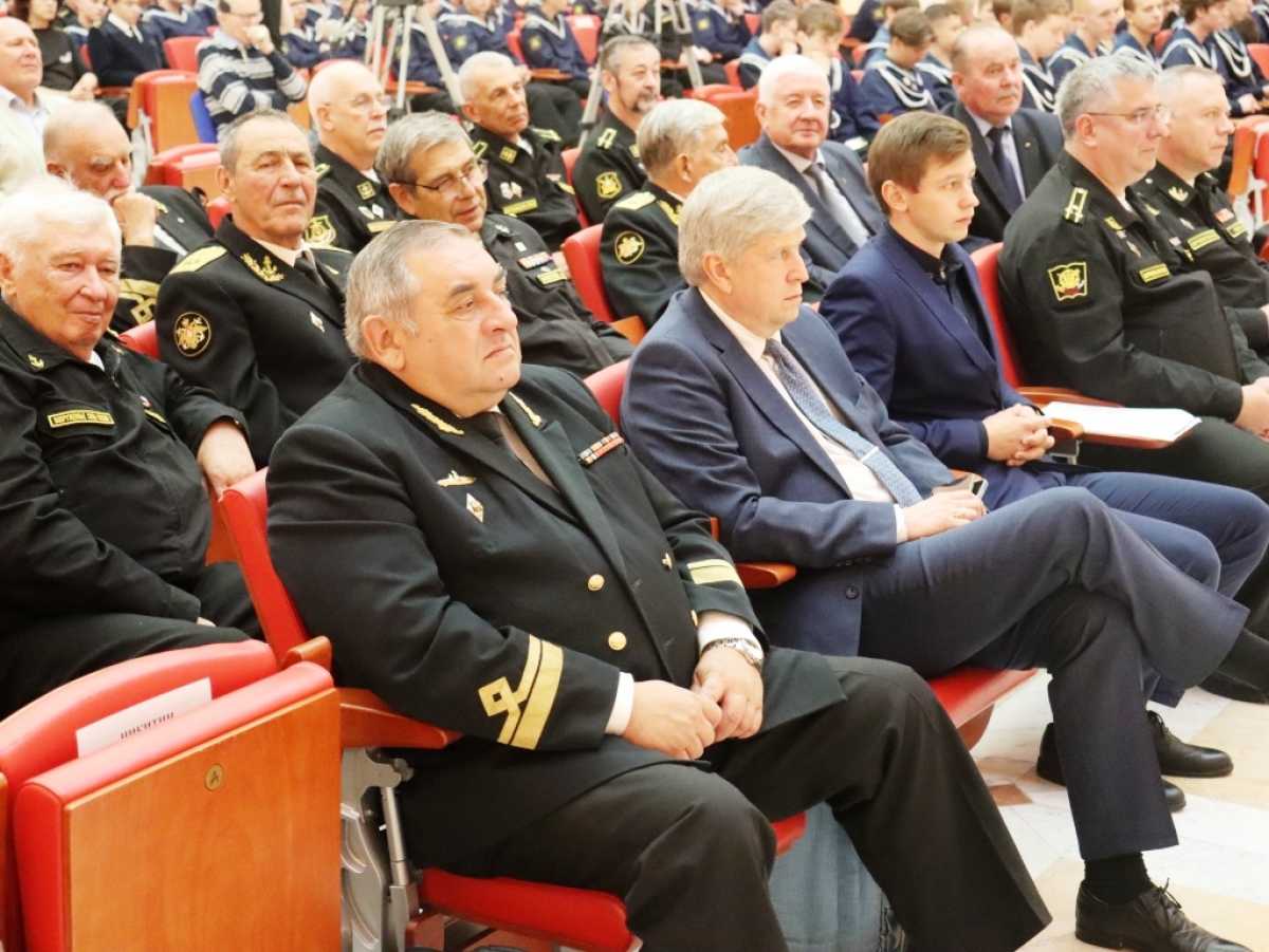 325 лет морскому образованию России 325 лет морскому образованию России