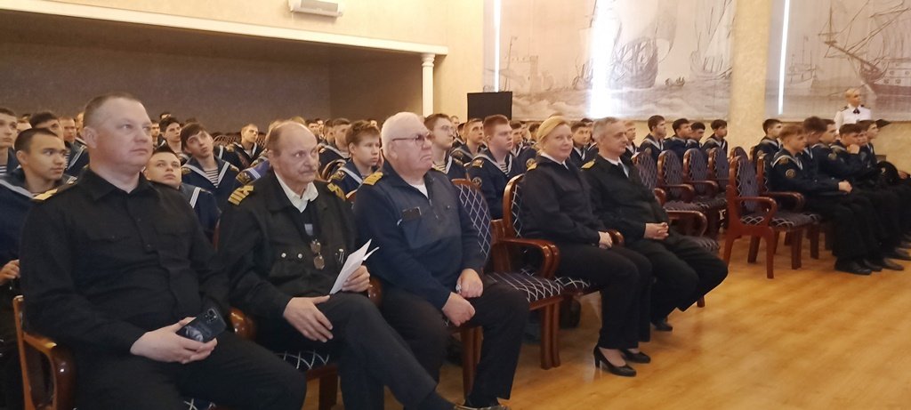 Герои и будни подводного флота