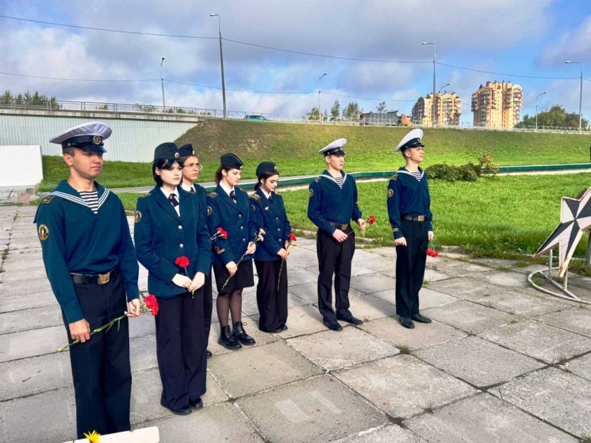 Вахта памяти на Аллее Славы Вахта памяти на Аллее Славы
