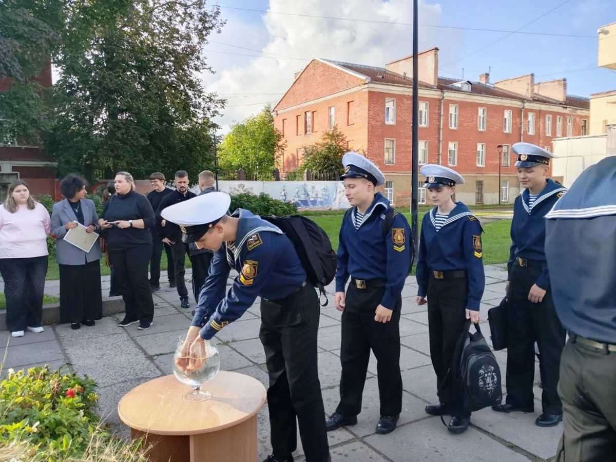 Нет – террору! Да – миру на земле! Нет – террору! Да – миру на земле!