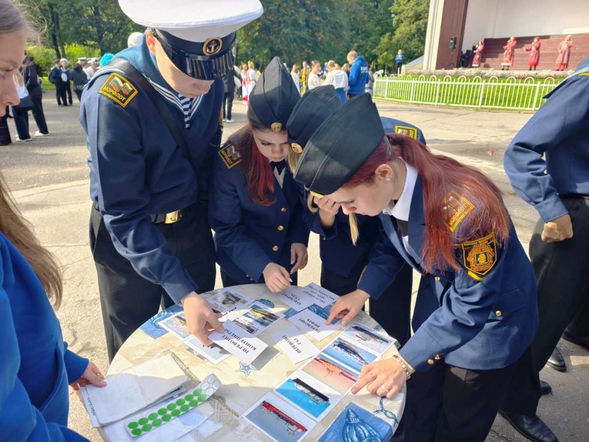 В единстве народов – сила России и флота В единстве народов – сила России и флота