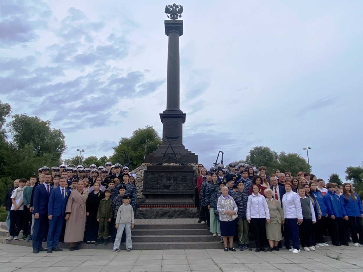 В Кронштадте почтили память жертв блокады Ленинграда В Кронштадте почтили память жертв блокады Ленинграда