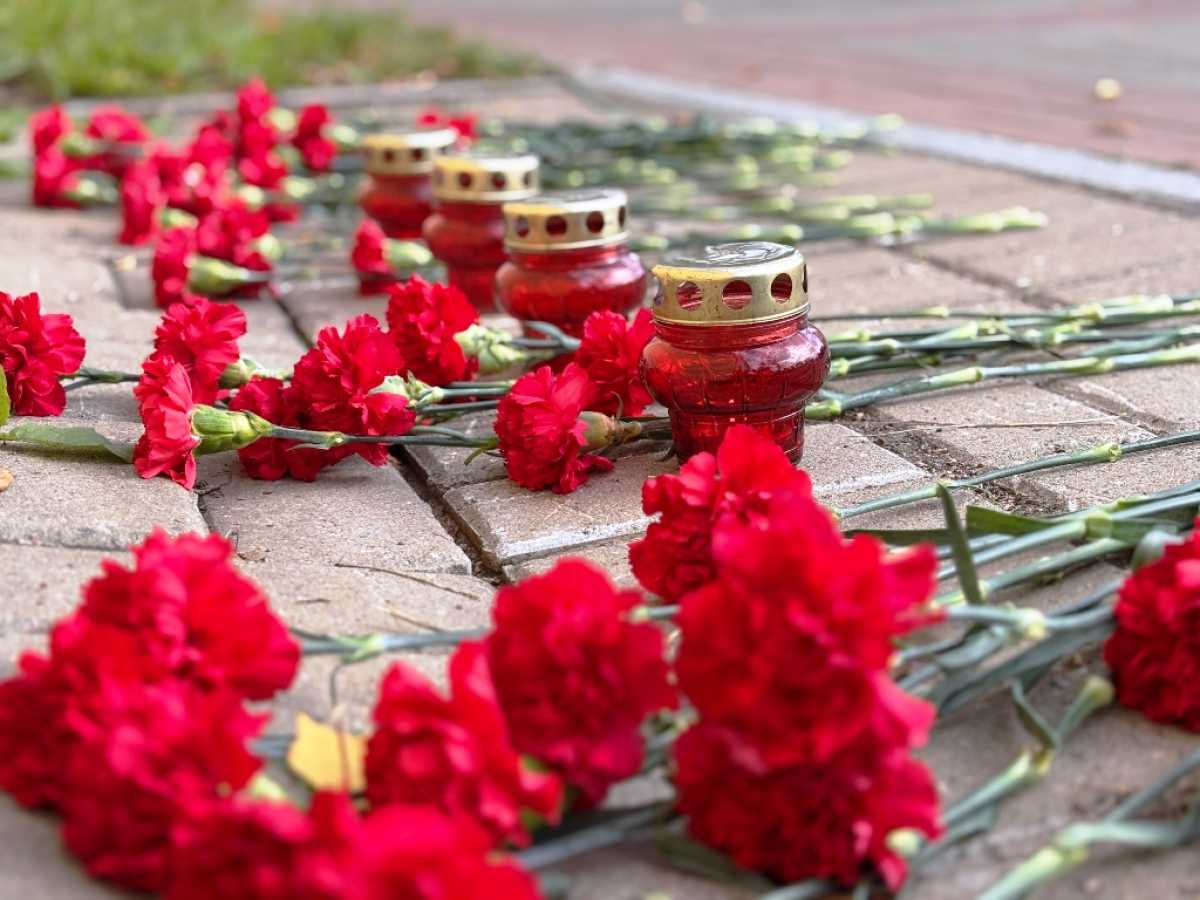 В Кронштадте почтили память жертв блокады Ленинграда В Кронштадте почтили память жертв блокады Ленинграда