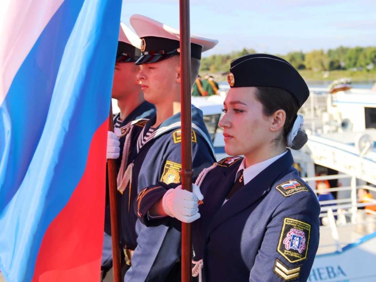Водный крестный ход в память об Александре Невском Водный крестный ход в память об Александре Невском