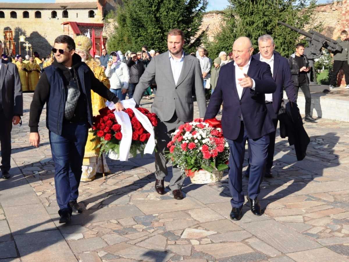 Водный крестный ход в память об Александре Невском Водный крестный ход в память об Александре Невском