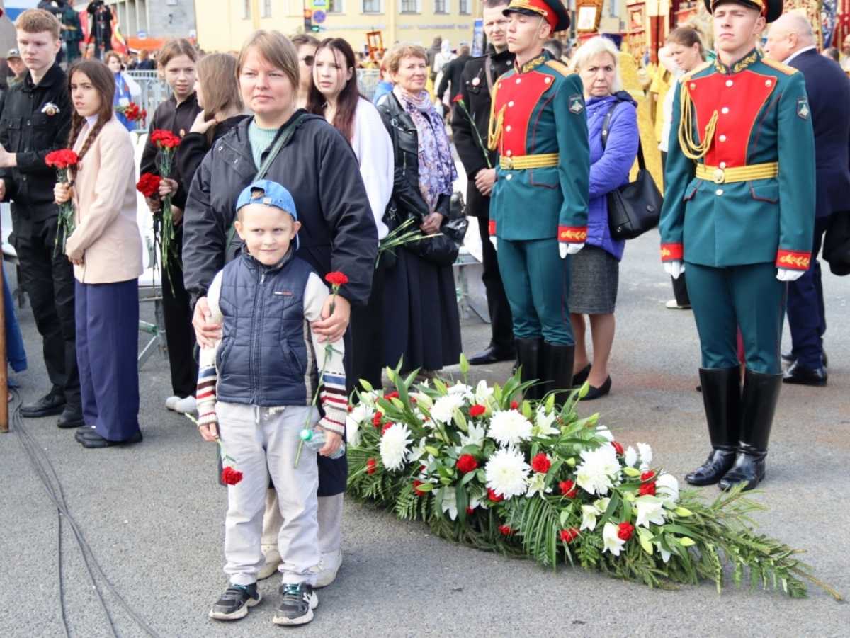 Водный крестный ход в память об Александре Невском Водный крестный ход в память об Александре Невском
