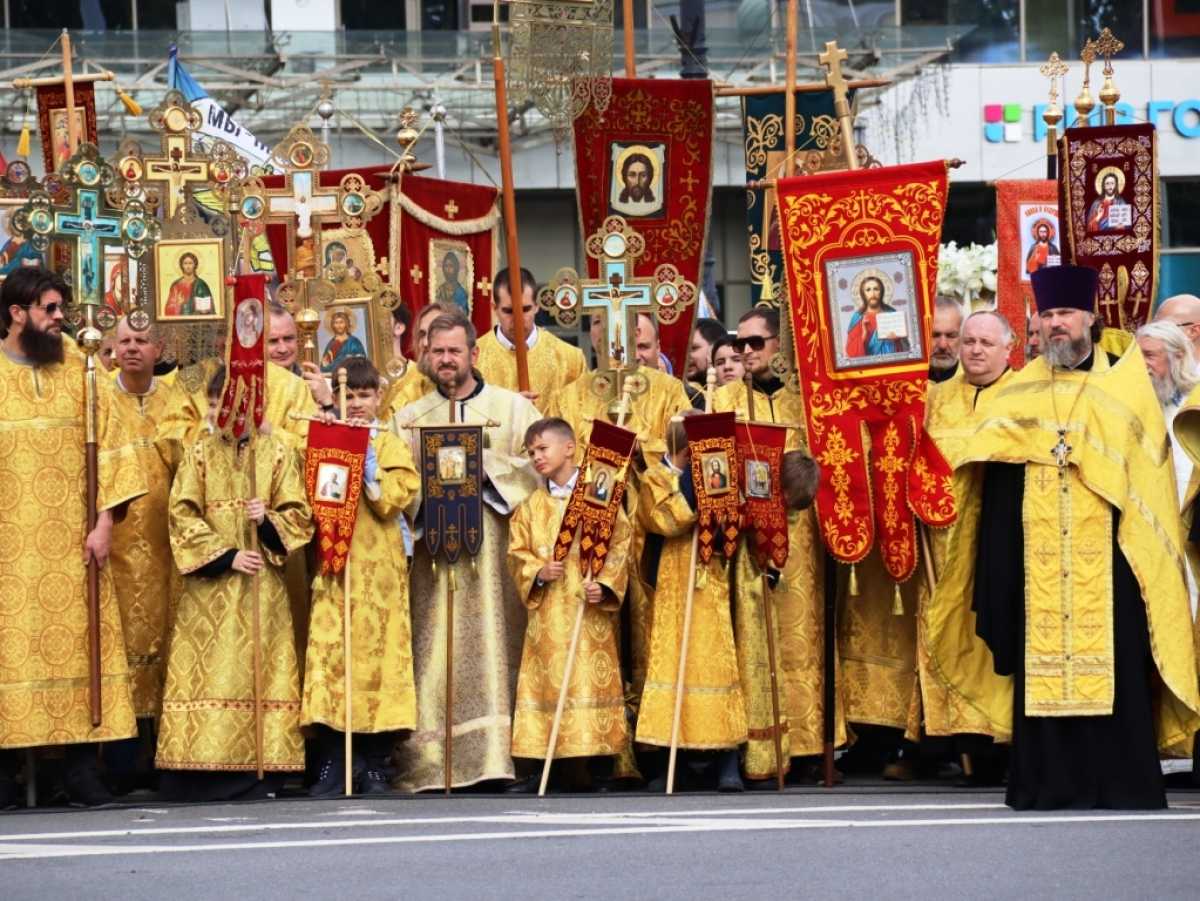Водный крестный ход в память об Александре Невском Водный крестный ход в память об Александре Невском