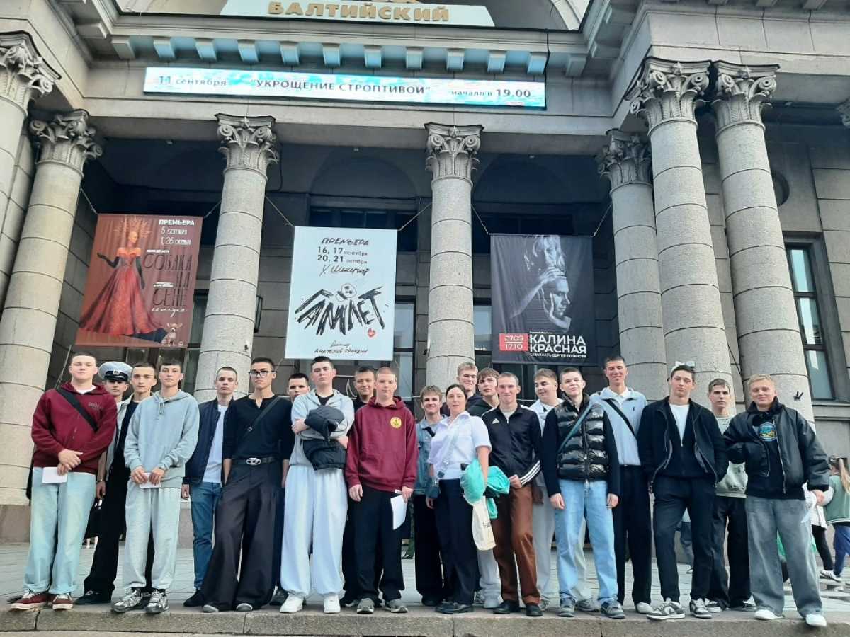 Курсанты посетили спектакль о блокадном Ленинграде Курсанты посетили спектакль о блокадном Ленинграде